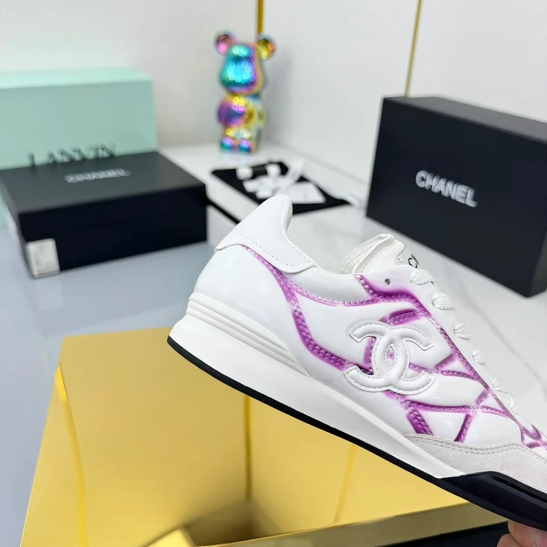 👟👟Ex-factory price 620👟👟 Top version Chanel Chanel - 2025 counter top casual sports shoes This sneaker is a classic design; the upper is electro-embroidered with a variety of techniques; the outsole is fashionable and sporty; it is extraordinary and incorporates a variety of color matching elements... The diversified mix and match is very beautiful and versatile, and can be used for leisure, fashion, sports and outdoor... ꫛꫀꪝ Go➫ Material: ❶Upper is made of: original cowhide ❷Inner lining is made of: original imported sheepskin ❸Outsole is based on: original TPU combination outsole Special counter boutique packaging complete set for women 35–41